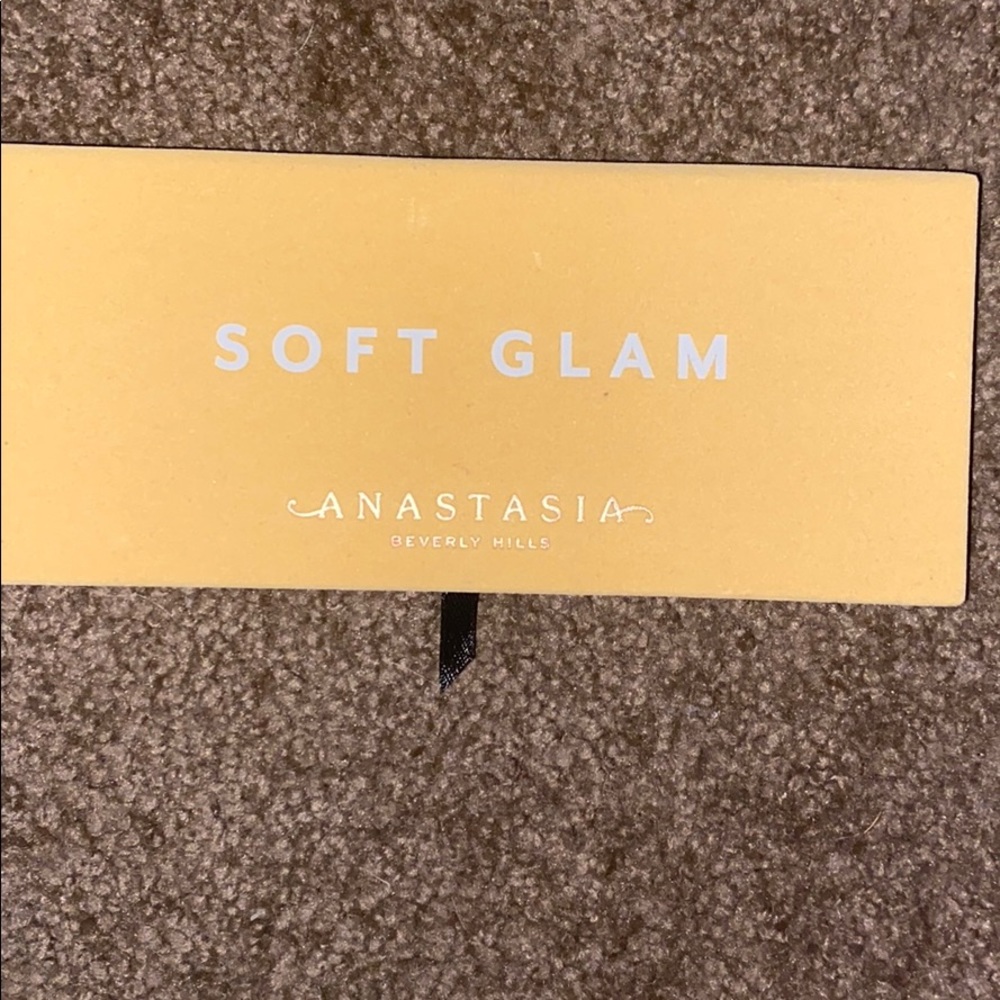 The Anastasia Beverly Hills soft glam palette :)